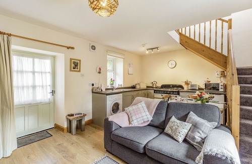 Edlingham Cottage | Exceptional Briar Cottage: Family-Friendly with Breakfast & Kitchen