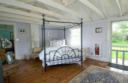 Middleburg House | Relax at Briar Patch Bed & Breakfast Inn with Spa & Pool