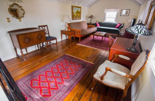 Middleburg House | Relax at Briar Patch Bed & Breakfast Inn with Spa & Pool