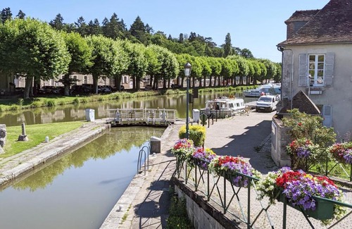 Briare Apartment | Cozy Retreat at Briare by the Canal