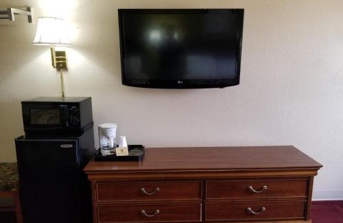 Fairfield Hotel | Comfortable Stay at Briarwood Inn with Family-Friendly Amenities