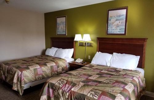 Fairfield Hotel | Comfortable Stay at Briarwood Inn with Family-Friendly Amenities