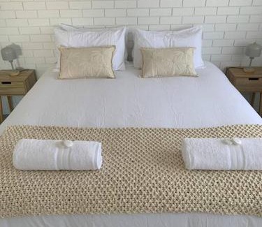 Bongaree Apartment | Beachfront Bribie Getaway: Family-Friendly Ocean Retreat