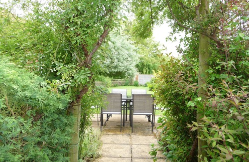 Holme Cottage | Pet-Friendly Cottage Near Beach with Ocean View