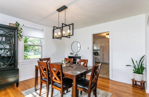 Edwardsville House | Guest Rated 10/10 Brick B&B in Downtown Edwardsville