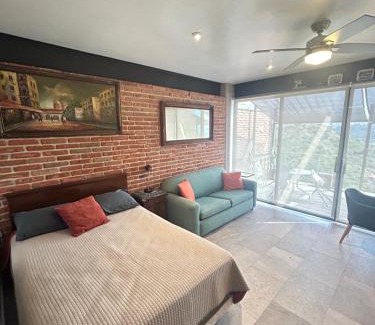 Queretaro Apartment | Brick Box Studio con Terraza