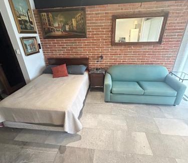 Queretaro Apartment | Brick Box Studio con Terraza