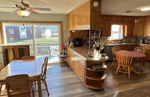 West Wytheville House | Perfect Getaway at Brick Farmhouse - Kid-Friendly & Cozy