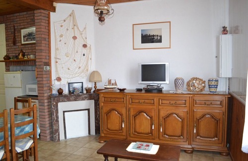 Le Crotoy House | Cozy Fisherman's Cottage with Oceanfront Views in Le Crotoy