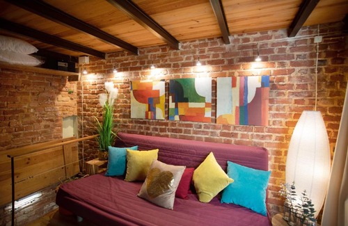 Nazare House | Cozy Brick Guest House with Family Kitchen Amenities