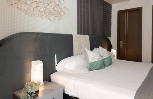 Helios del Oeste Apartment | Cozy Brickell 8B: Central Apartment with Pool and Spa