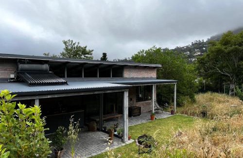 Hout Bay House | Brickhouse: Family-Friendly Stay with Breakfast Included