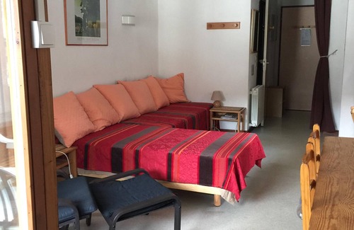 Brides-les-Bains Apartment | Bright Brides les Bains Studio with Pool & Private Parking