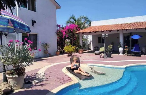 Petacalco Apartment | Pet-Friendly Bridge Apartment by the Pacific with Pool