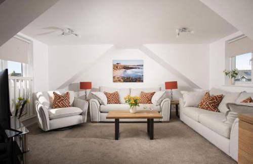 Goonhavern Apartment | Bridge Apartment: Family-Friendly Stay with High Guest Ratings