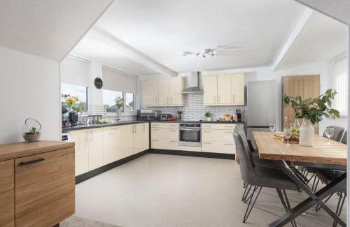 Goonhavern Apartment | Bridge Apartment: Family-Friendly Stay with High Guest Ratings