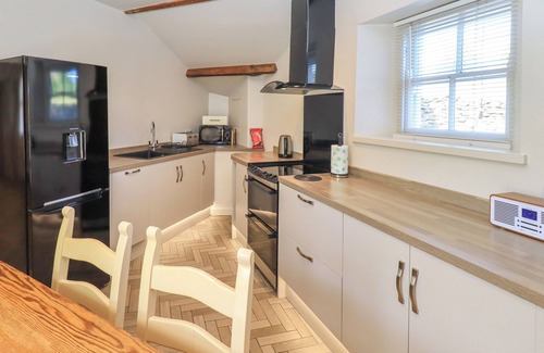 Haverthwaite Cottage | Bridge End Cottage: Pet-Friendly Retreat with Open Fire
