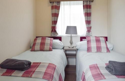 Dollar House | Bridge End Lodge: 4-Star Retreat with Hot Tub & Pet-Friendly