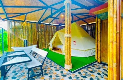 Phanom Other | Inviting Bridge Hill Cafe Glamping with Hot Tub & Breakfast
