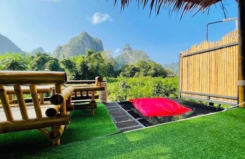 Phanom Other | Inviting Bridge Hill Cafe Glamping with Hot Tub & Breakfast