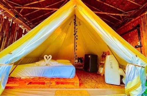 Phanom Other | Inviting Bridge Hill Cafe Glamping with Hot Tub & Breakfast