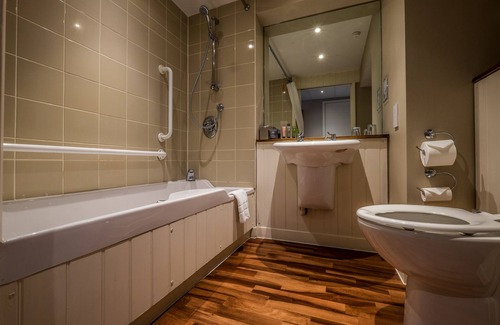 London Borough of Ealing Hotel | Bridge Hotel: A Comforting Stay with Family-Friendly Amenities