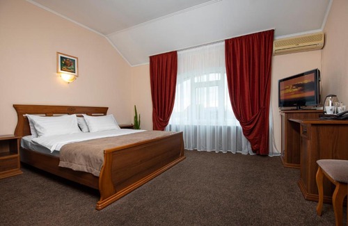 Krasnodar Hotel | Pet-Friendly Bridge Hotel with Breakfast and Great Reviews