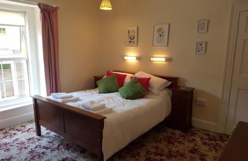 Cortober House | Bridge House - Pet and Child Friendly with 9/10 Guest Rating
