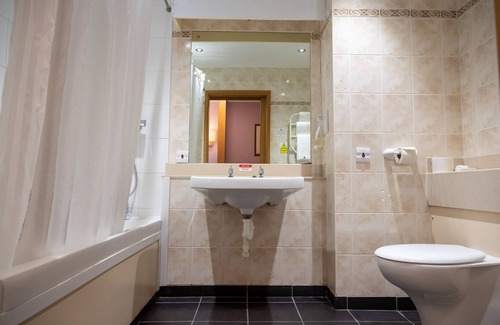 Yatton Hotel | Comfortable Stay at Bridge Inn with Restaurant & Breakfast