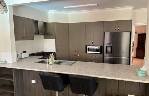 Wellington Hotel | Eco-Friendly Bridge Motel Wellington with Pool & Restaurant