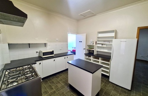 Wellington Hotel | Eco-Friendly Bridge Motel Wellington with Pool & Restaurant