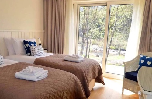 Bridge of Orchy Hotel | Experience Bridge of Orchy Hotel: Family-Friendly Retreat