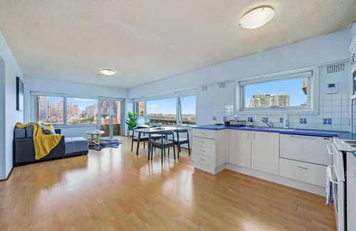 Kirribilli House | Bridge View 2 Bedroom Apartment in Kirribilli, Pet Friendly