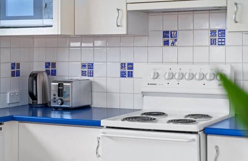 Kirribilli House | Bridge View 2 Bedroom Apartment in Kirribilli, Pet Friendly