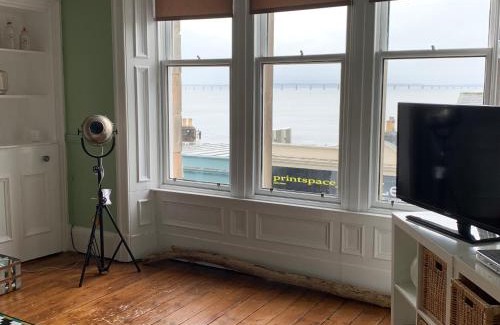 Newport-On-Tay Apartment | Bridge View Apt - Spectacular River Tay Scenery Awaits