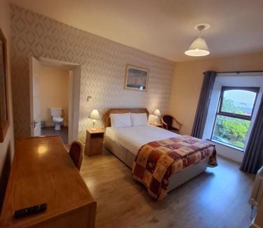 Kilcrohane Bed & Breakfast | Cozy Bridge View House B&B with Oceanfront Dining