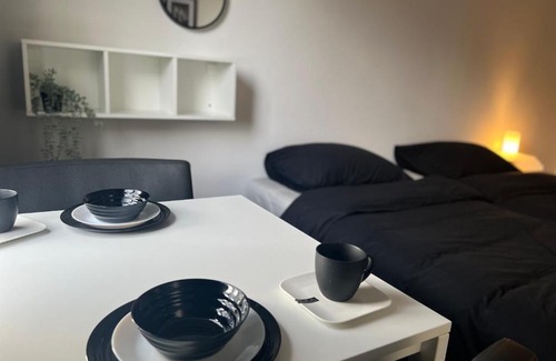 Kop van Zuid House | Convenient Bridge View with Accessible Amenities for All