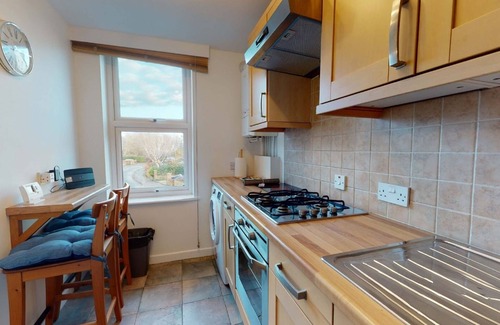 Oxford City Centre Apartment | Bridge View | Oxford Holiday Let with Breakfast & Kitchen