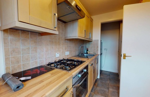 Oxford City Centre Apartment | Bridge View | Oxford Holiday Let with Breakfast & Kitchen