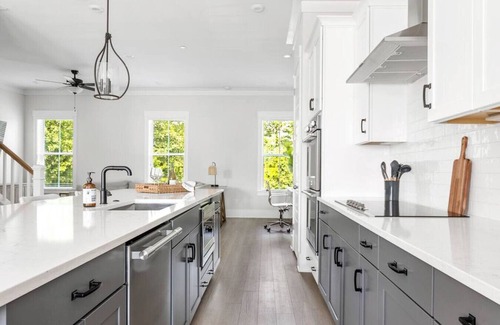 Mount Pleasant House | Bridge View: Family-Friendly Home with Rooftop Deck