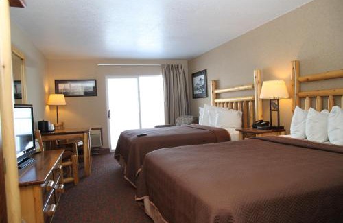 Mackinaw City Hotel | Bridge Vista Beach Hotel: Oceanfront Getaway with Pool