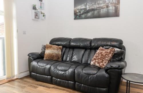 Willesborough House | Cozy Bridgefield House: Family & Pet-Friendly Retreat