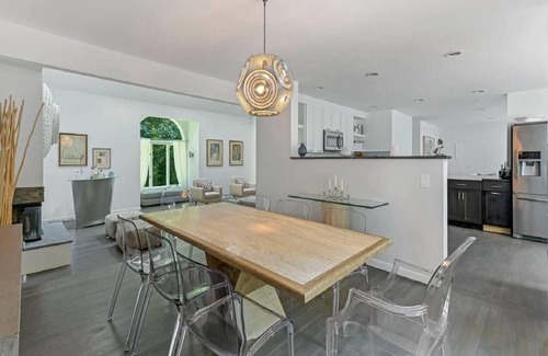 Bridgehampton House | Bridgehampton Breeze: Ocean View Getaway with Spa Access