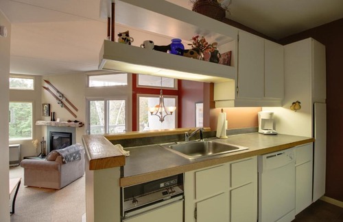 Warren Hotel | Bridges 53: Family-Friendly Retreat with Pool & Hot Tub