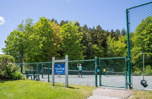 Warren Hotel | Bridges 53: Family-Friendly Retreat with Pool & Hot Tub
