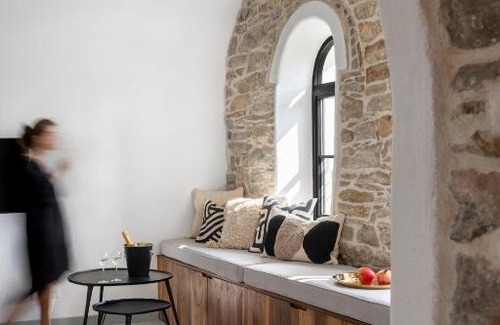 Veliko Tarnovo Hotel | Premier Stay at Bridges Residence | Pet-Friendly Retreat