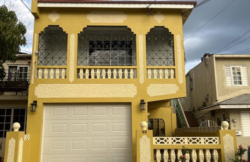 Portmore House | BridgeView Townhouse: Ideal Escape Near Hellshire Beach