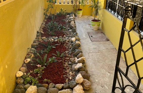 Portmore House | BridgeView Townhouse: Ideal Escape Near Hellshire Beach