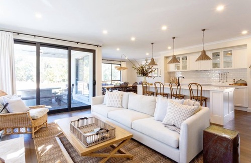Bright Villa | Bridgewater - Guest Rated 10/10 with Ocean View & Pool