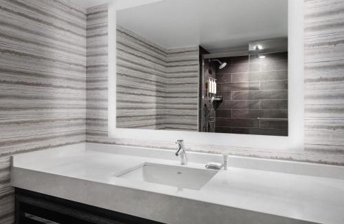 Bridgewater Hotel | Bridgewater Marriott: Family-Friendly Retreat with Pool Access